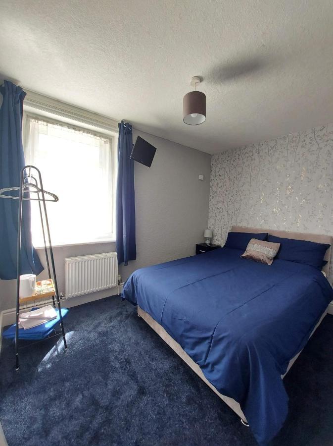 The Clevedon Bed & Breakfast Блекпул Екстериор снимка