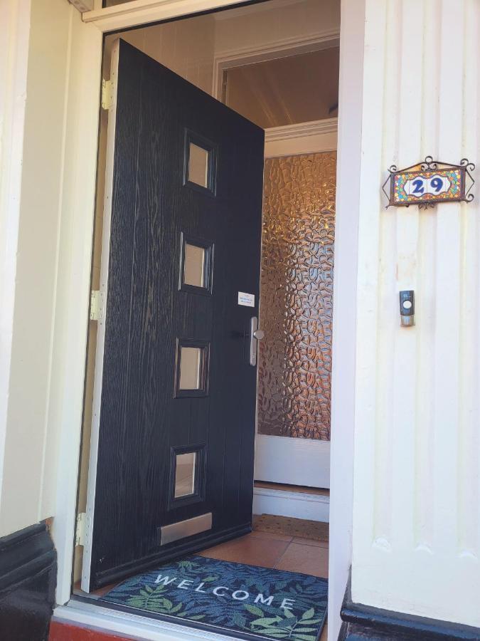The Clevedon Bed & Breakfast Блекпул Екстериор снимка