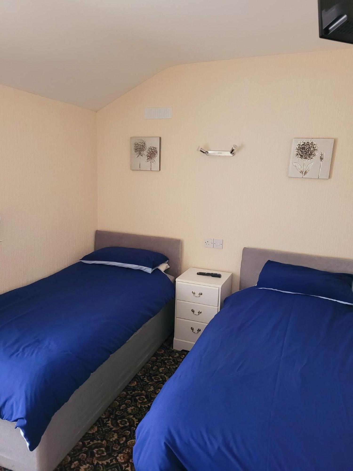 The Clevedon Bed & Breakfast Блекпул Екстериор снимка