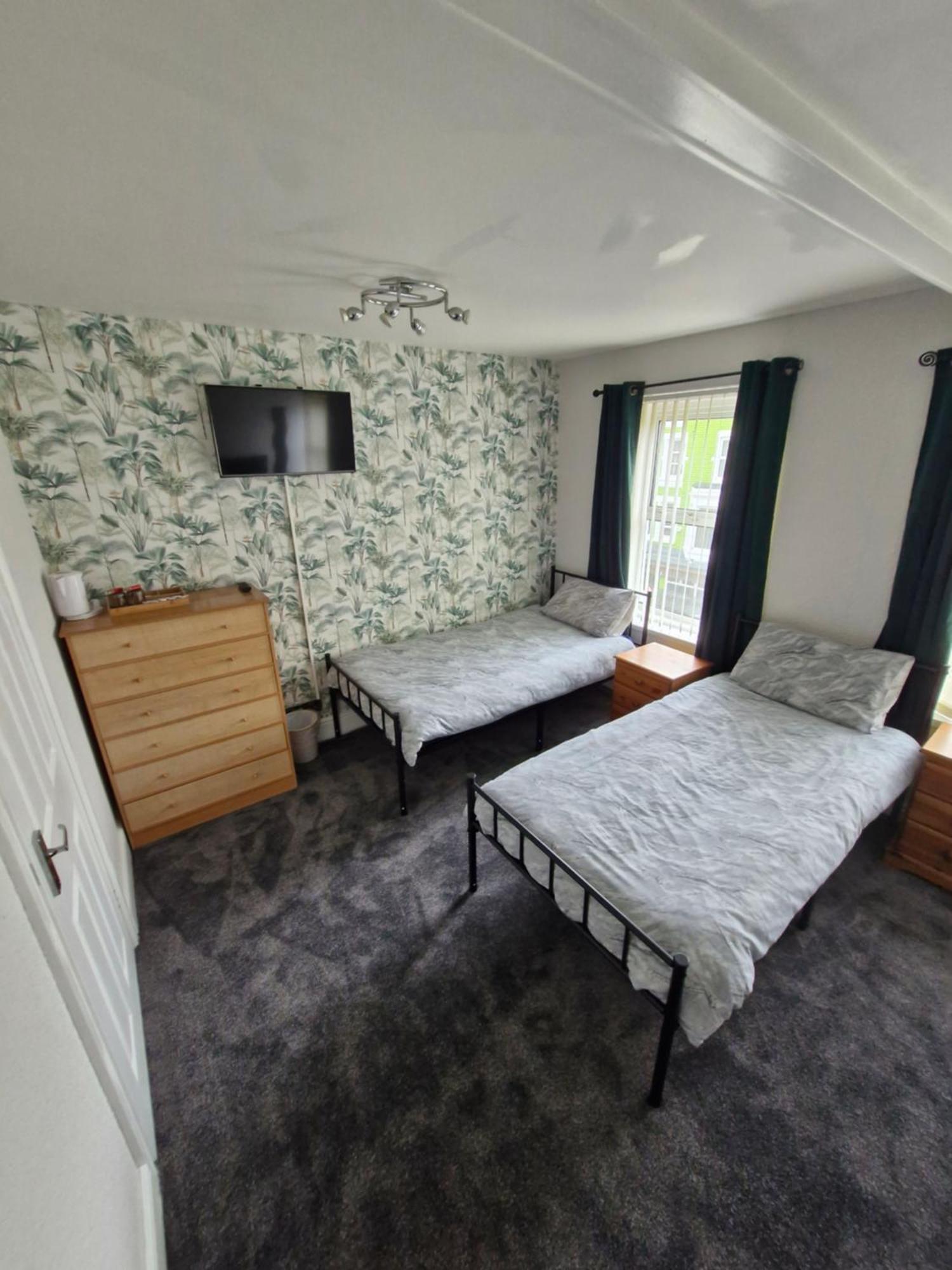 The Clevedon Bed & Breakfast Блекпул Екстериор снимка