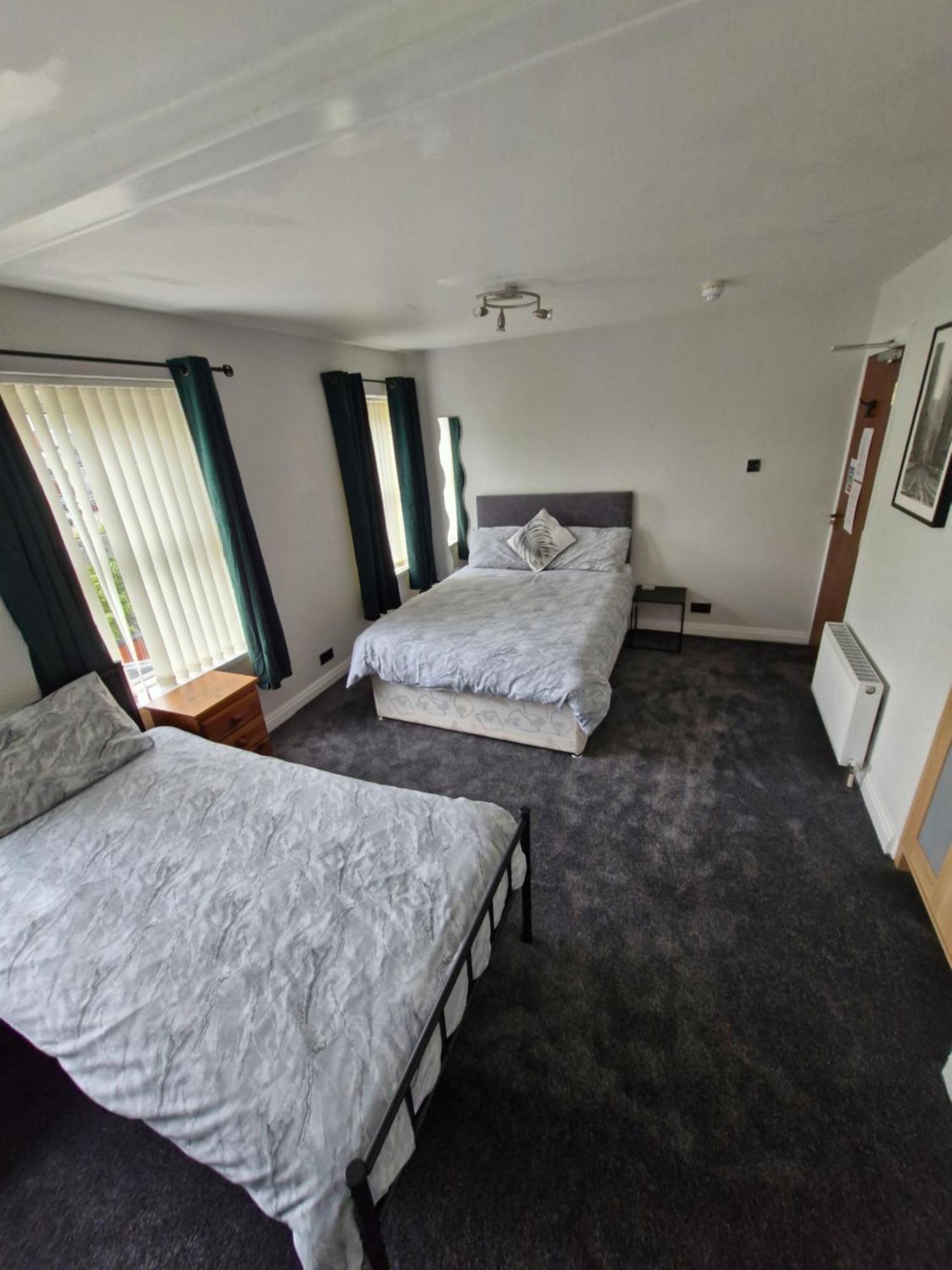 The Clevedon Bed & Breakfast Блекпул Екстериор снимка