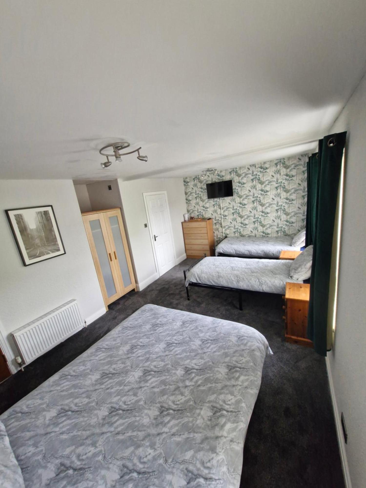 The Clevedon Bed & Breakfast Блекпул Екстериор снимка