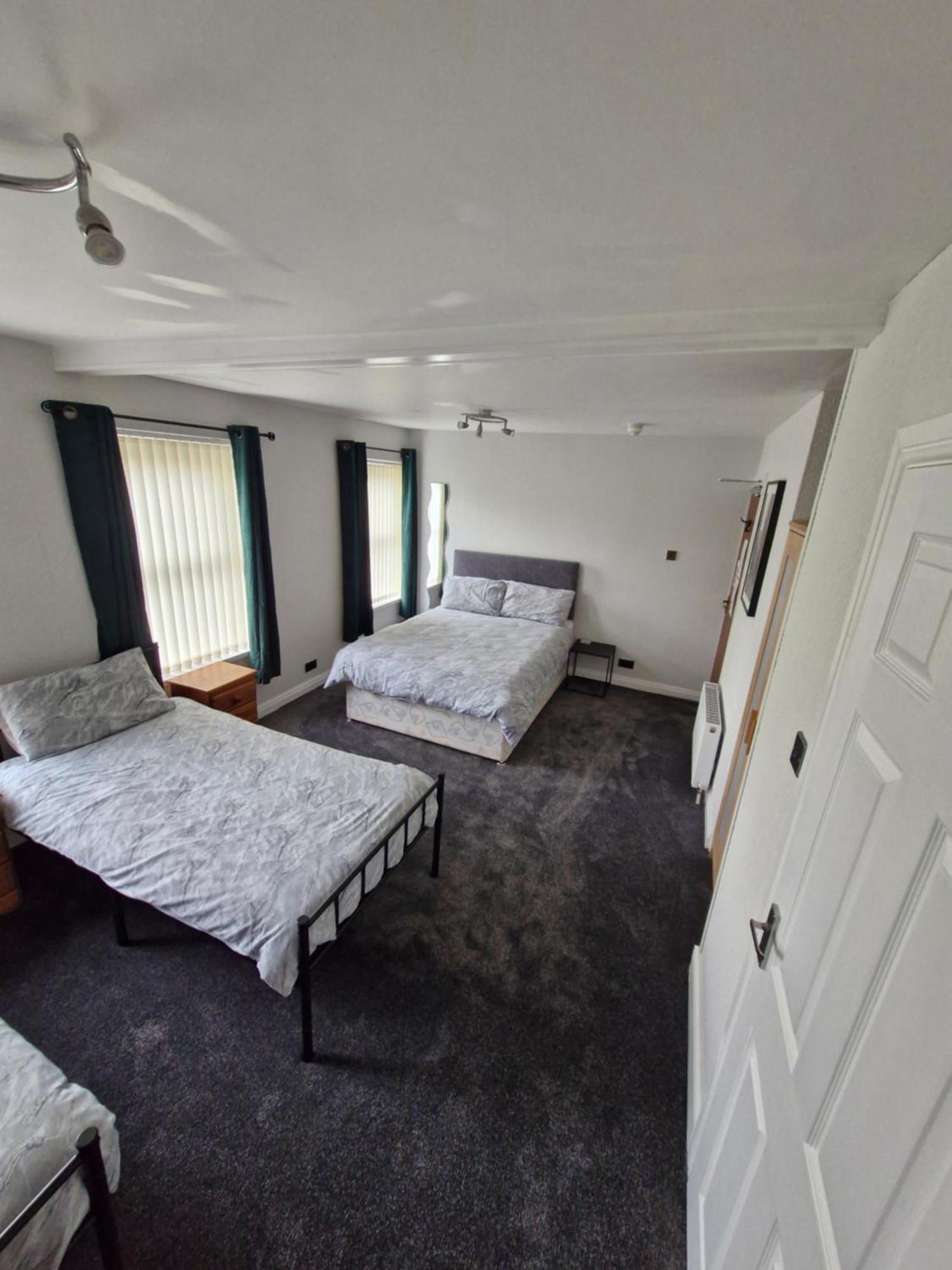 The Clevedon Bed & Breakfast Блекпул Екстериор снимка